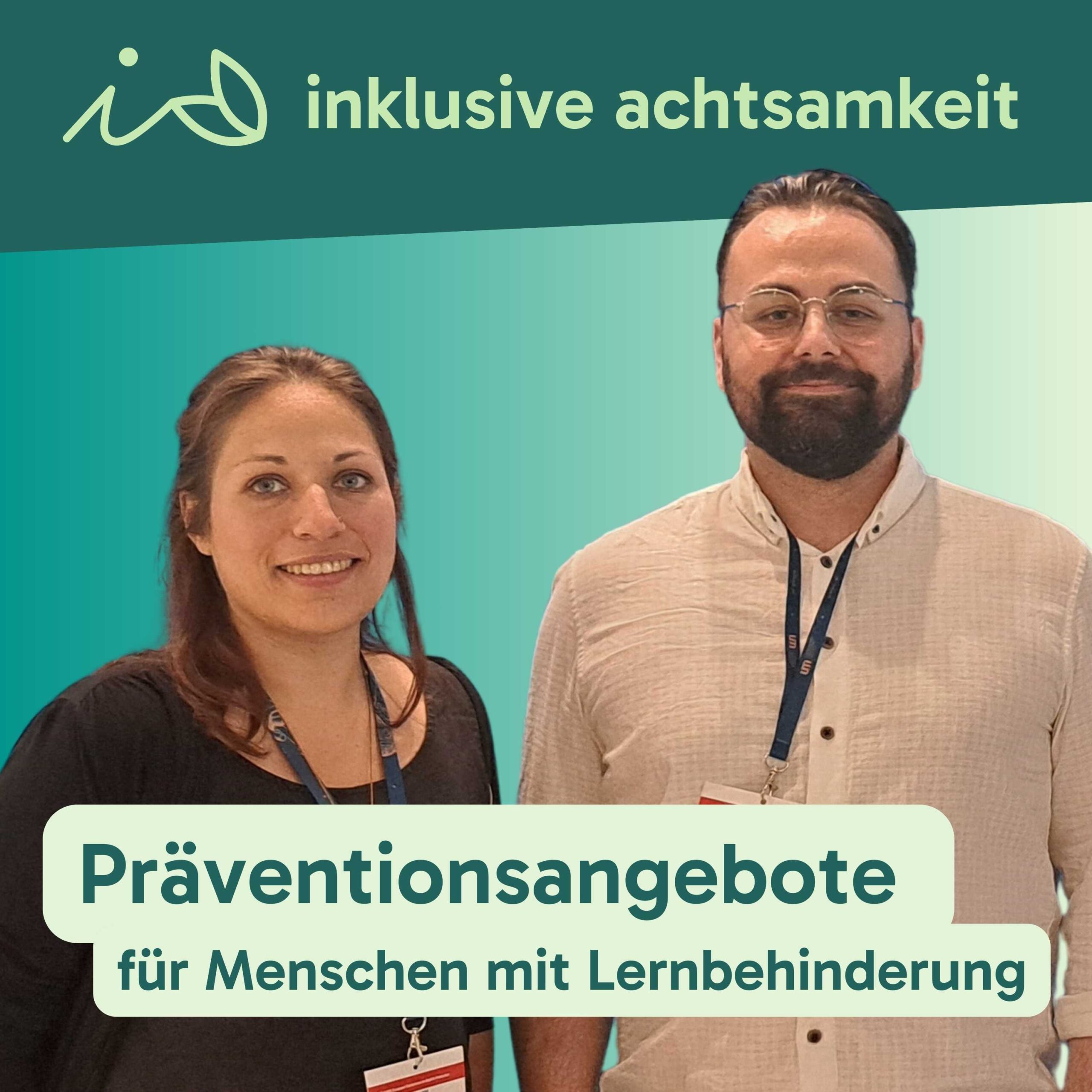 Dunkel-grüner Streifen mit dem Logo von Inklusive Achtsamkeit. Auf grünen Hintergrund ein Bild von Pia Khan und Dariusch Afroukhte. Darüber steht in einem grünen Kasten Präventionsangebote für Menschen mit Lernbehinderung
